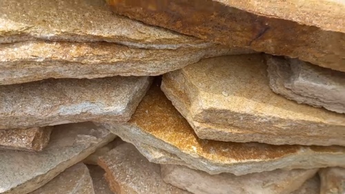 Плитняк златолит жёлтый золотистый для отмостки купить в Чернушке