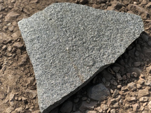 Плитняк златолит Уральский для цоколя, отмостки купить в Чернушке