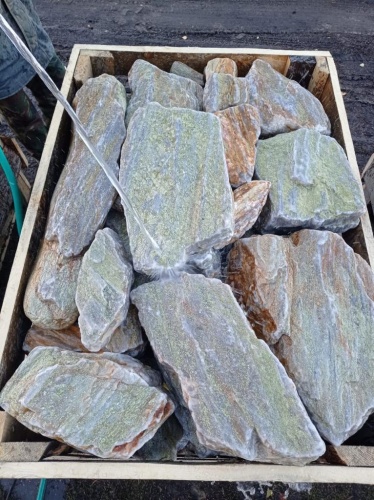 Златолит жёлтый, жёлто-зелёный глыбки и валуны для ланшафтного дизайна купить в Чернушке