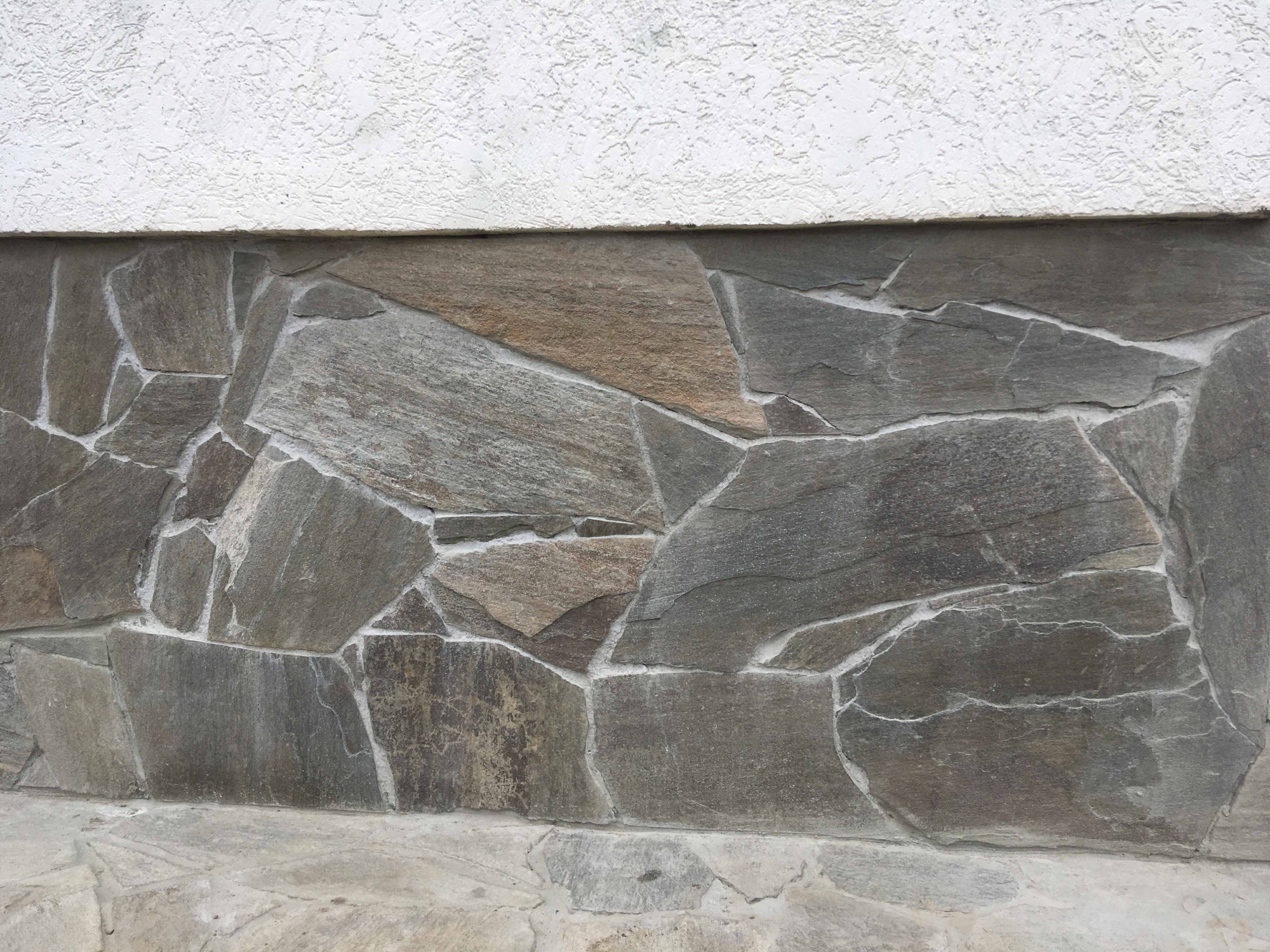 Плитняк златолит Уральский для цоколя, отмостки купить в Чернушке