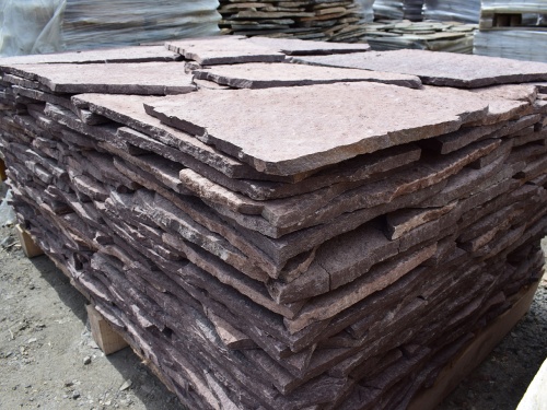 Плитняк лемезит бордовый для облицовки цоколя 20-25 мм  купить в Чернушке