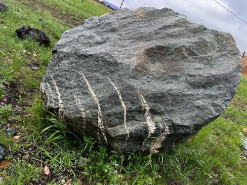 Гигантские зелёные валуны для ландшафтного дизайна весом более 5 тонн купить в Чернушке