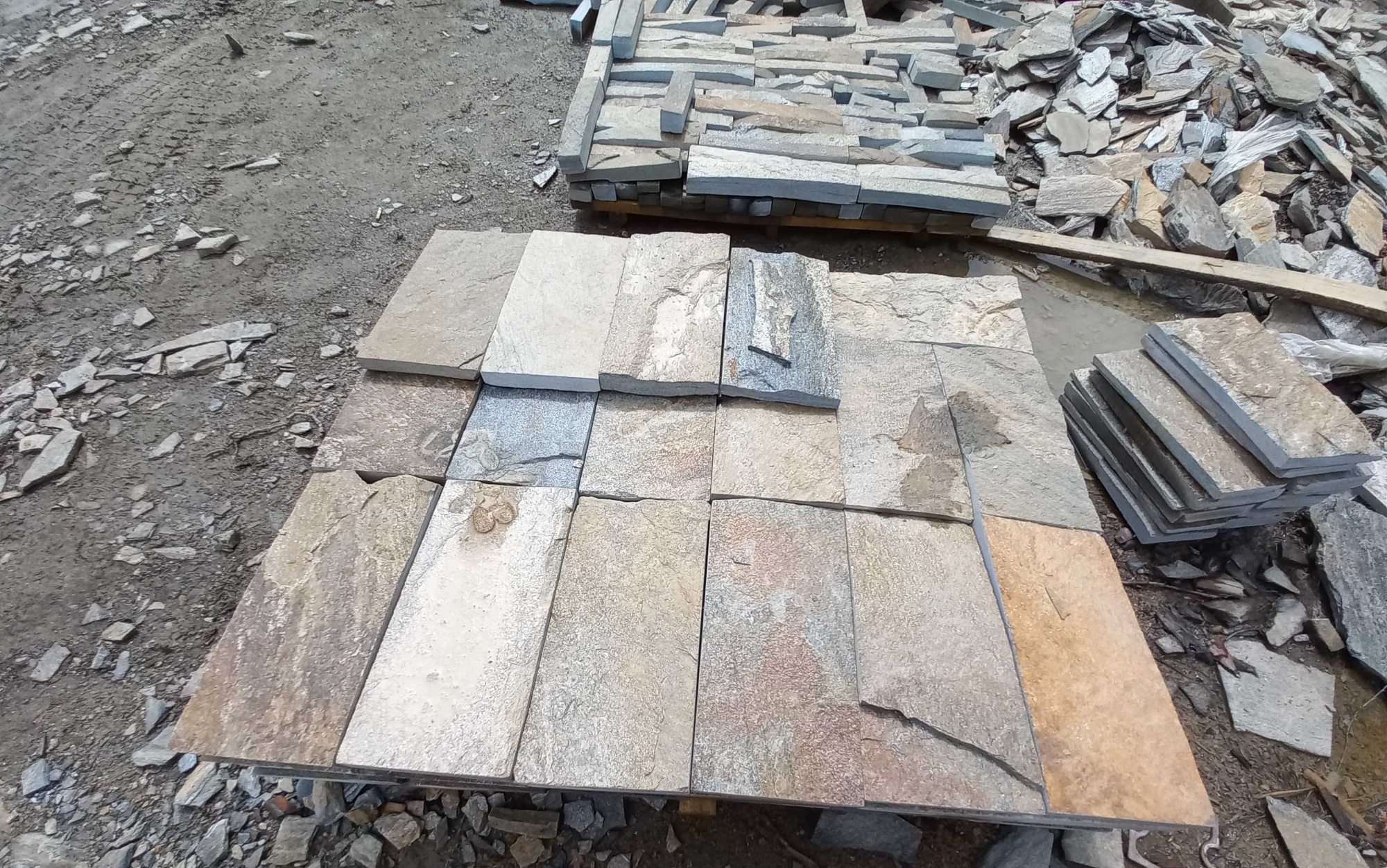 Плитка пилёная златолит Уральский для цоколя, отмостки купить в Чернушке