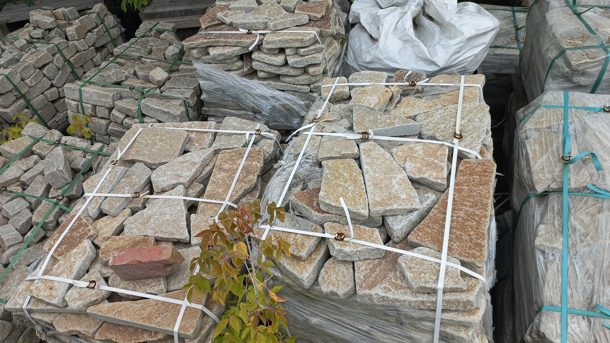 Плитняк гранитный галтованный купить в Чернушке