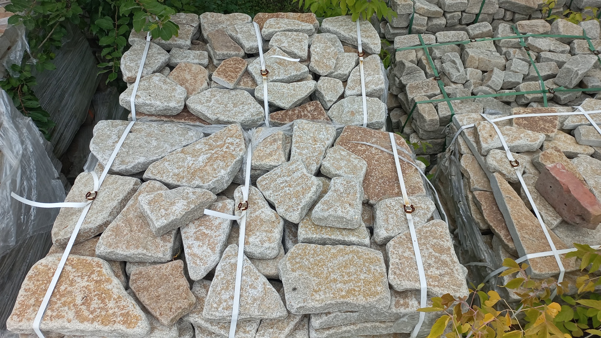 Гранитный плитняк галтованный для мощения купить в Чернушке