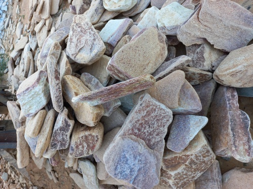 Златолит жёлтый, жёлто-зелёный глыбки и валуны для ланшафтного дизайна купить в Чернушке