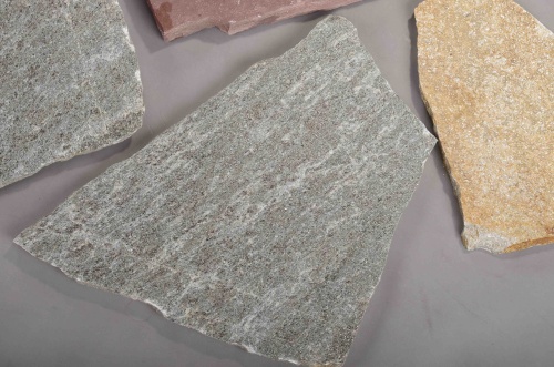 Плитняк златолит Уральский для цоколя, отмостки купить в Чернушке