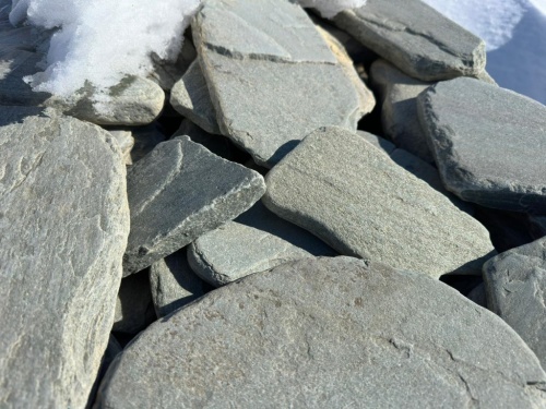 Плитняк златолит зелёный галтованный для цоколя купить в Чернушке