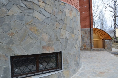 Плитняк златолит Уральский для цоколя, отмостки купить в Чернушке